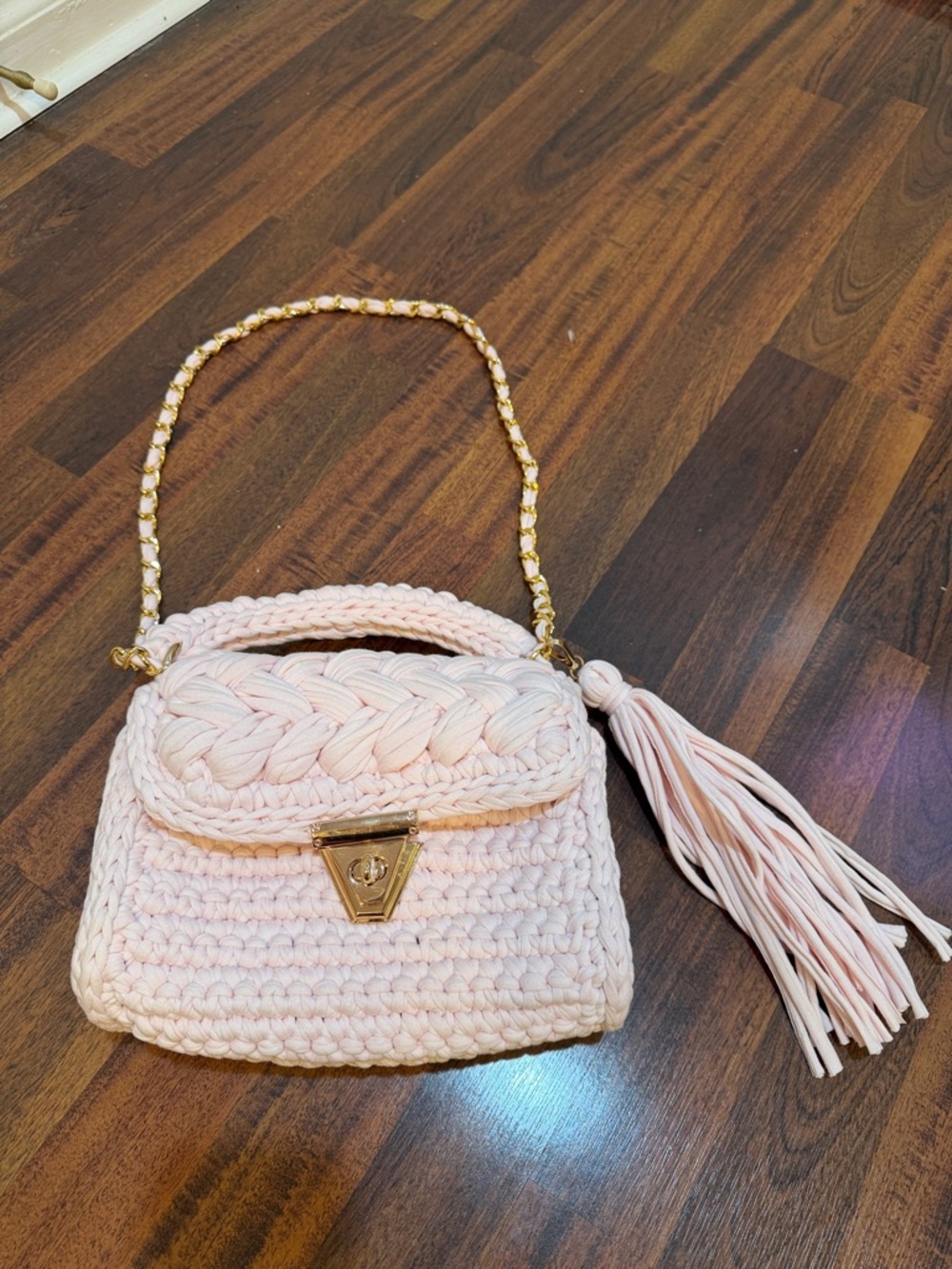 NEW… Handwoven Pink Crochet Shoulder Bag with Gold Chain
